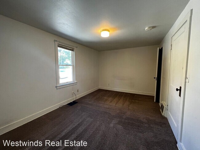 Building Photo - 3 br, 1 bath House - 925 North Dodge Street