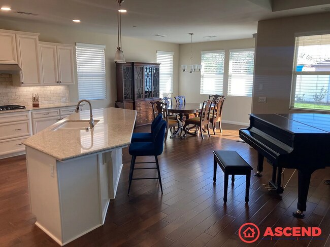 Foto del edificio - Beautiful 3 Bed, 2.5 Bath HOA Home with Fireplace & Modern Amenities