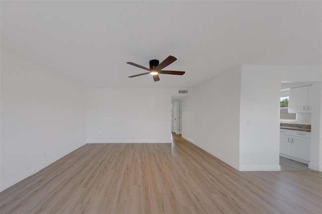 Building Photo - 9218 Tudor Dr