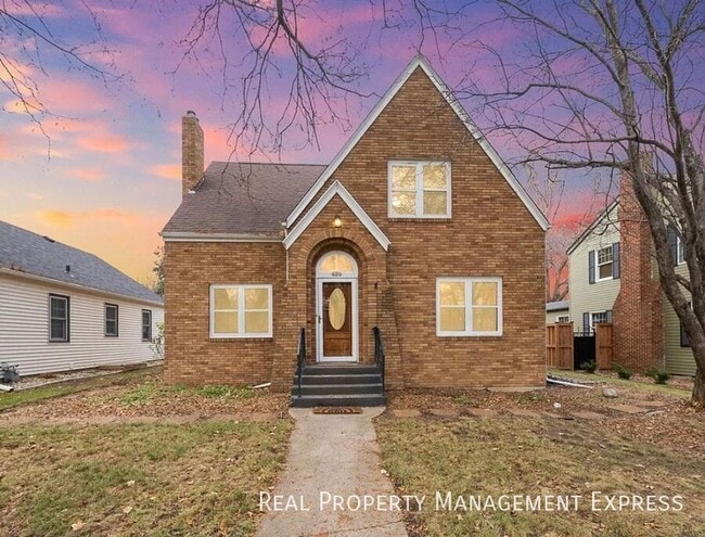 Building Photo - Beautiful 4 Bedroom 1.5 Bath Single Family Home in Central Sioux Falls