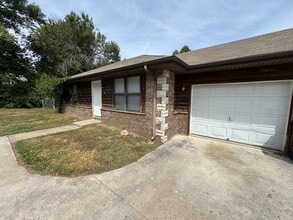 Building Photo - 925 N Homewood Ave