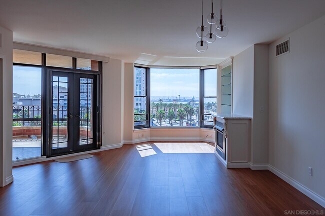 Foto del edificio - 500 W Harbor Dr