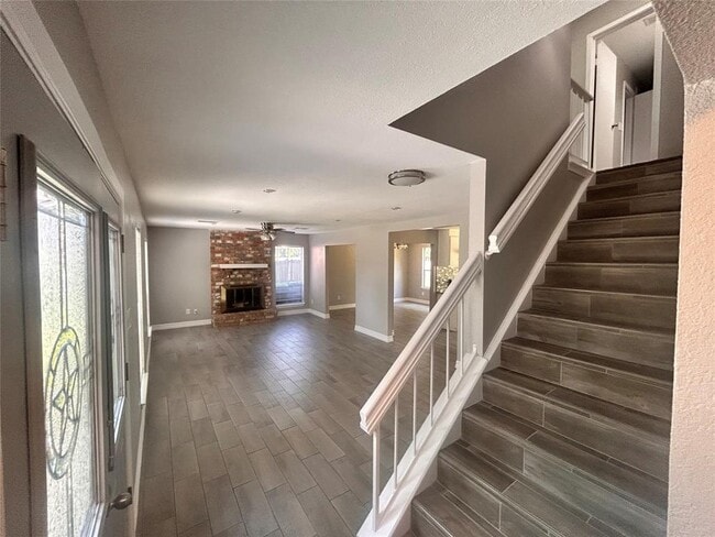 Building Photo - 2110 Hilton Head Dr