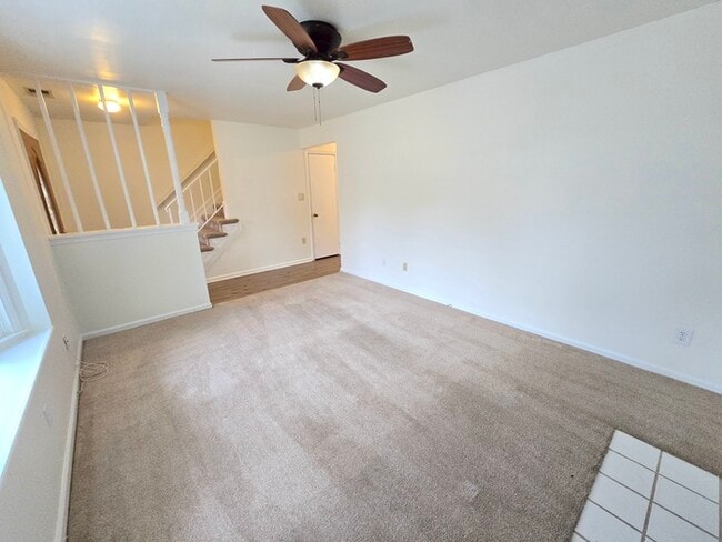 Photo - SPACIOUS 4 BED/2.5 TOWNHOME IN GREAT NECK!...