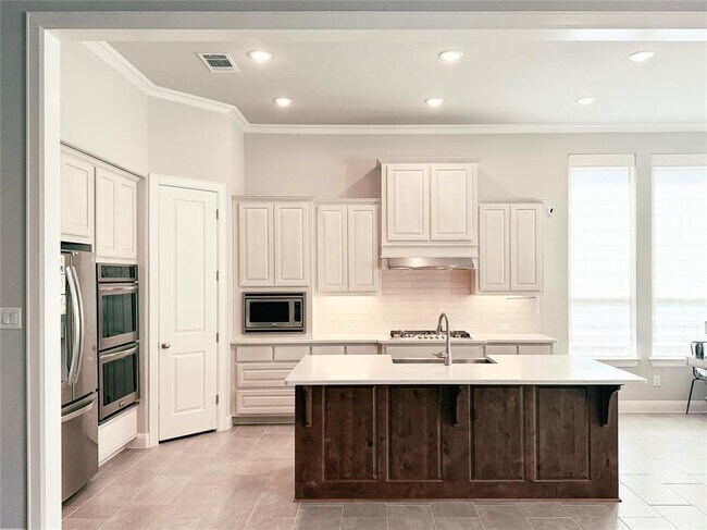 Building Photo - 2416 Belen Dr