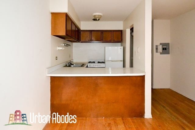 Building Photo - 648 W Wrightwood Ave