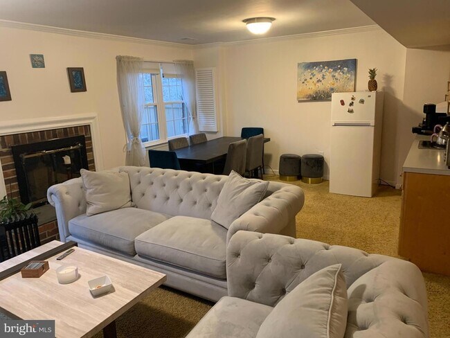 Foto del edificio - 5800 Edson Ln