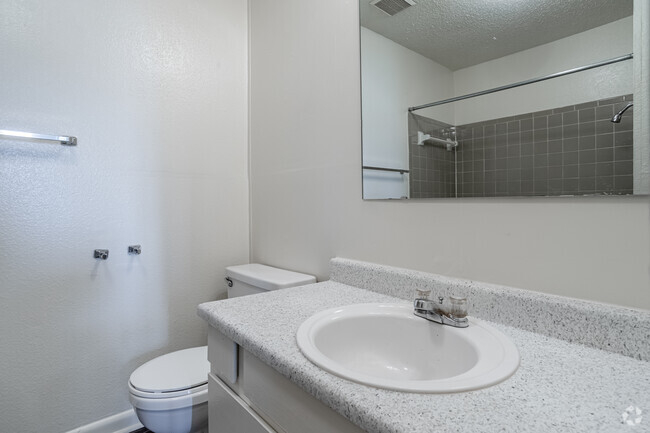 1BR, 1BA - 740SF - The Cove at 300