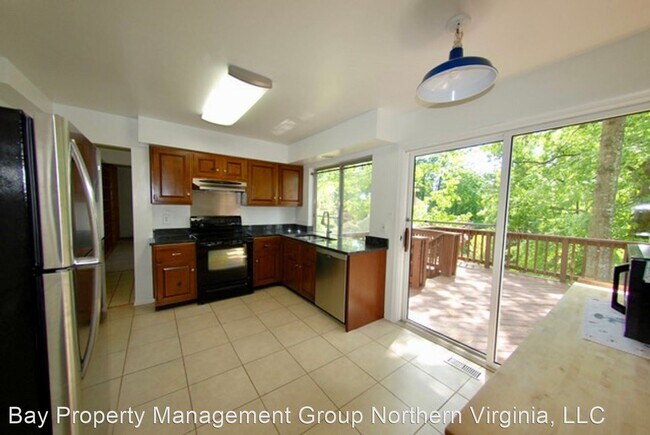 Building Photo - 3 br, 2.5 bath House - 718 UPHAM PL