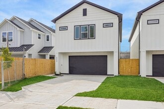 Building Photo - 6642 Lozier St