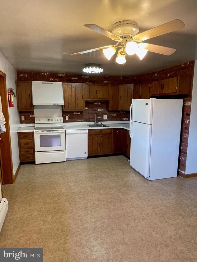 Primary Photo - 2088 Milford Square Pike