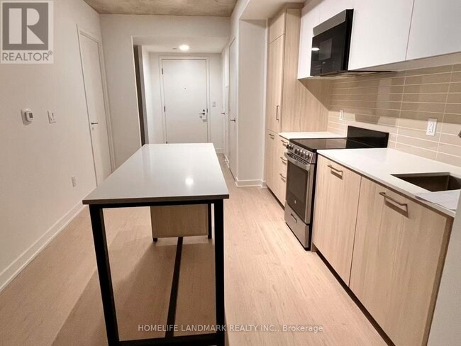 Building Photo - 65 Mutual St