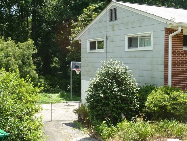 Building Photo - 2763 Winding Ln NE