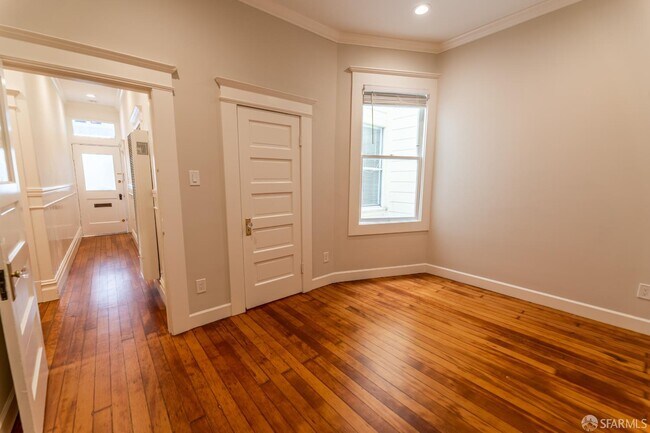 Foto del edificio - 139 Jasper Pl