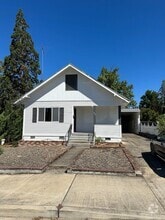 Building Photo - 524 SE Douglas Ave