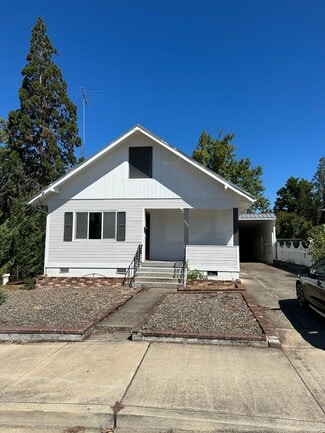 Building Photo - 524 SE Douglas Ave