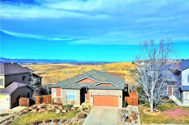 Building Photo - Elegant 4-Bedroom, 3 bathroom Home with Fi...