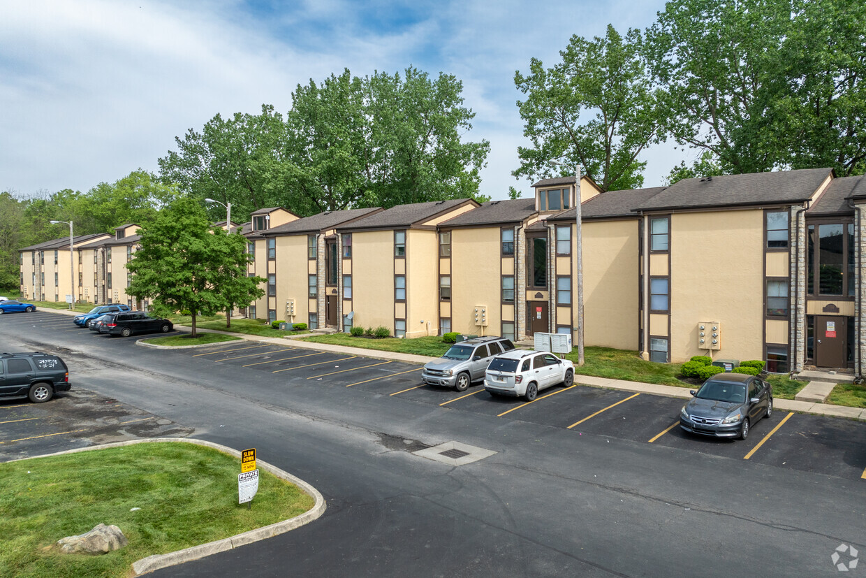 Primary Photo - Kensington Court Condominium (por)