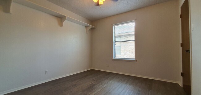 Foto del edificio - 2922 N Oakes St