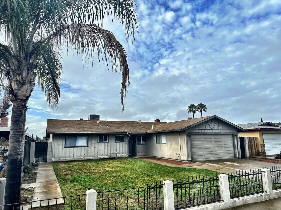 525 S. VISTA 3 BEDROOM 2 BATH HOME EASTS... House Rental in Tulare