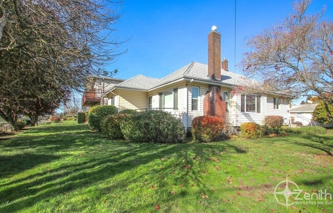 Photo - 2626 E 6th St House