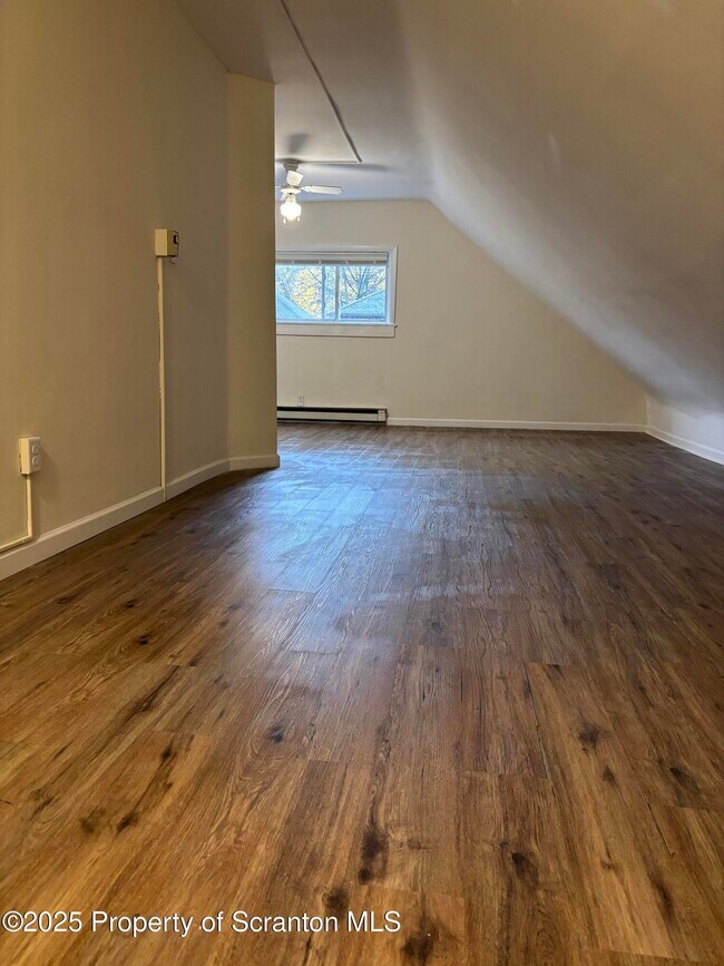 Foto del edificio - 1115 Monroe Ave