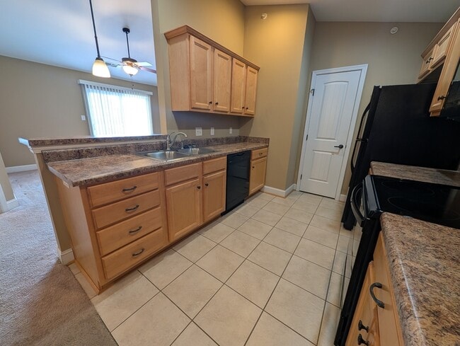 Foto del edificio - 102 Capstone Dr