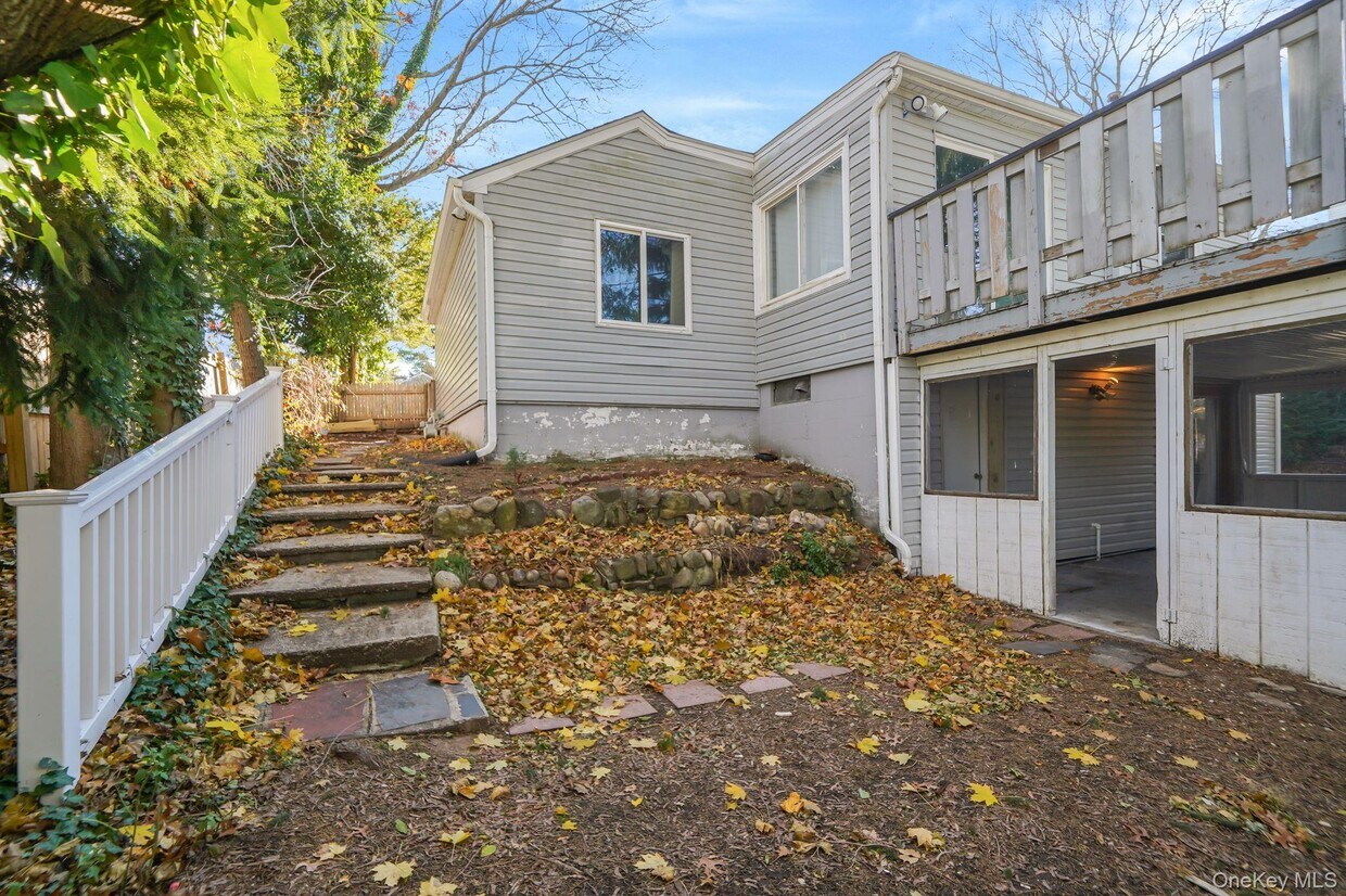 Primary Photo - 11 Amityville Rd