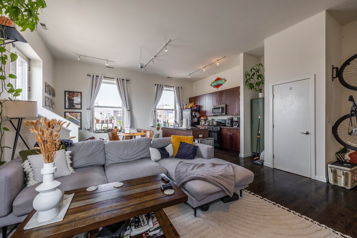 Foto principal - 2401 W North Ave
