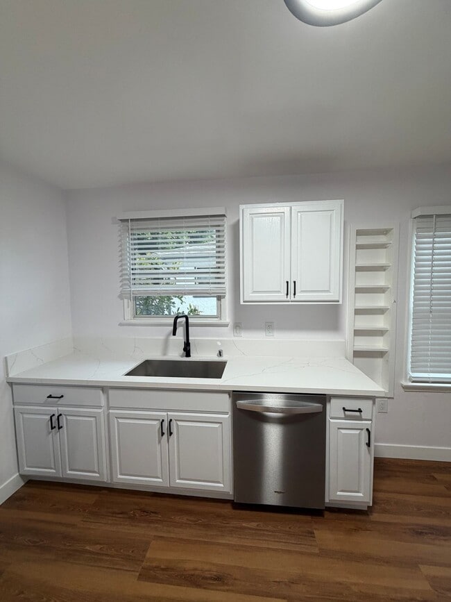 Building Photo - 5317 Kinston Ave