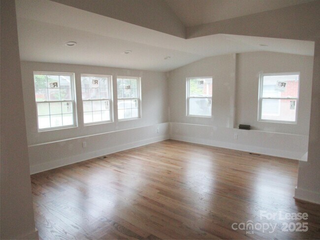 Foto del edificio - 723 S Cedar St
