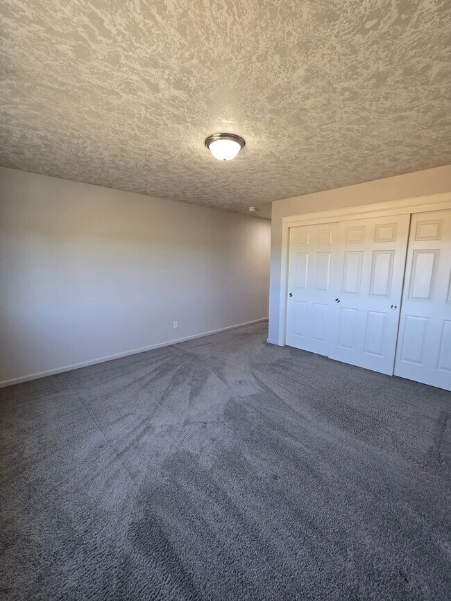 Building Photo - Cat Pet Friendly 3 Bed / 2.5 Bath Home Near I-5 in Albany, OR