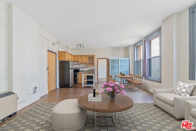 Foto del edificio - 215 W 7th St