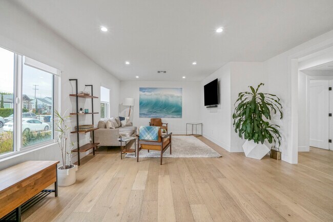 Foto del edificio - 7868 Naylor Ave