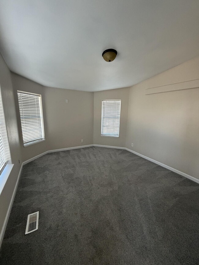 Building Photo - Country Living in this 4x2 Home