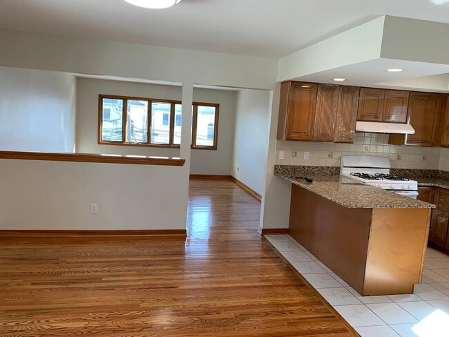 Building Photo - 150 Chestnut St