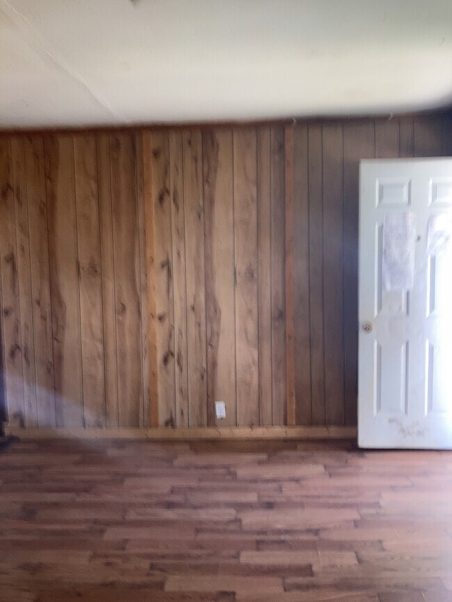 Building Photo - Laurens Home