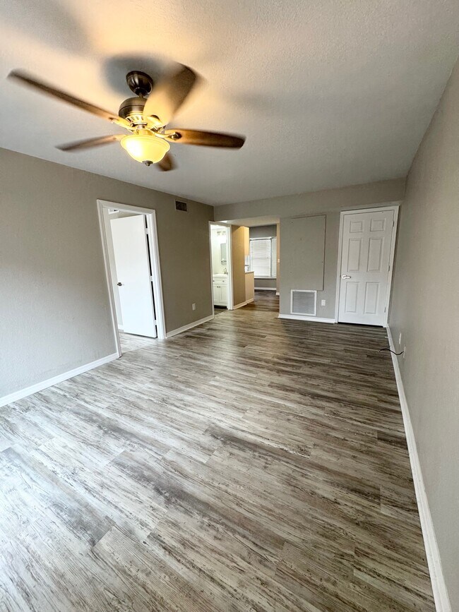 Building Photo - 14500 Lakewood Trace Ct