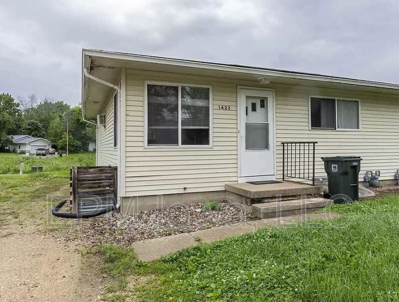 Primary Photo - 1423 Starview Dr