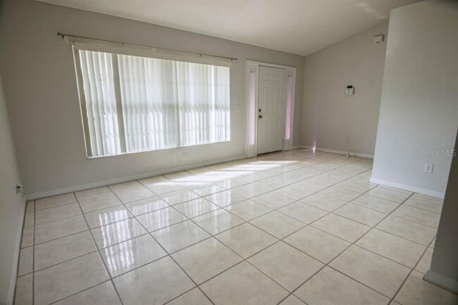 Foto del edificio - 233 E Gardenia Dr