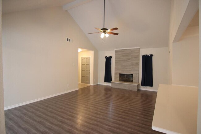 Foto del edificio - 13010 Timberlake Dr