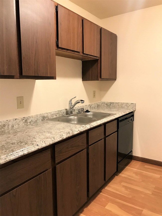 Foto del edificio - 2424 Chalet Gardens Ct