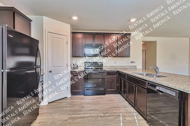 Building Photo - Magma Ranch Home