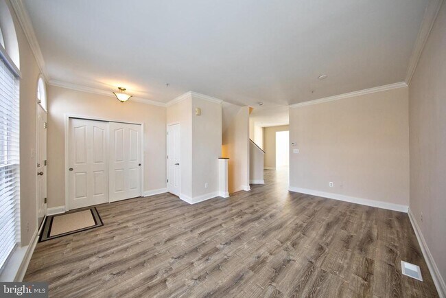 Building Photo - 580 Callander Way