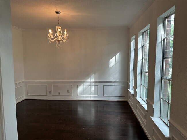 Building Photo - 2627 Double Lake Dr