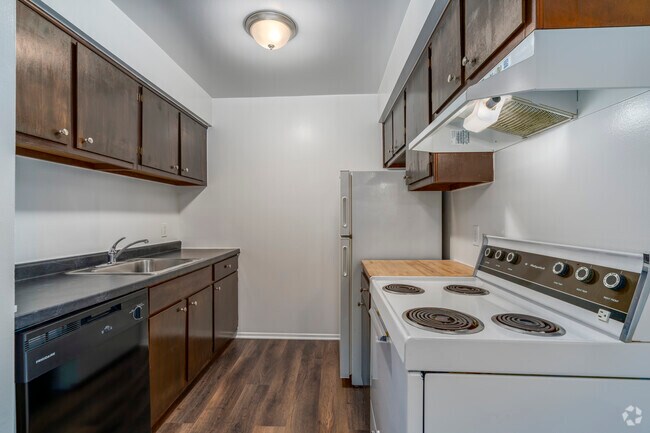 The Summit, 2 habitaciones, 1 baño - 1120 pies cuadrados - Cocina - Bristol Hills Apartments