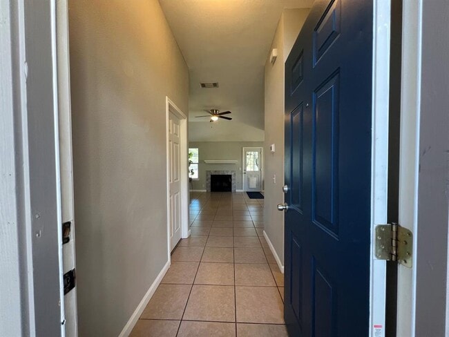 Foto del edificio - 223 Dana Dr