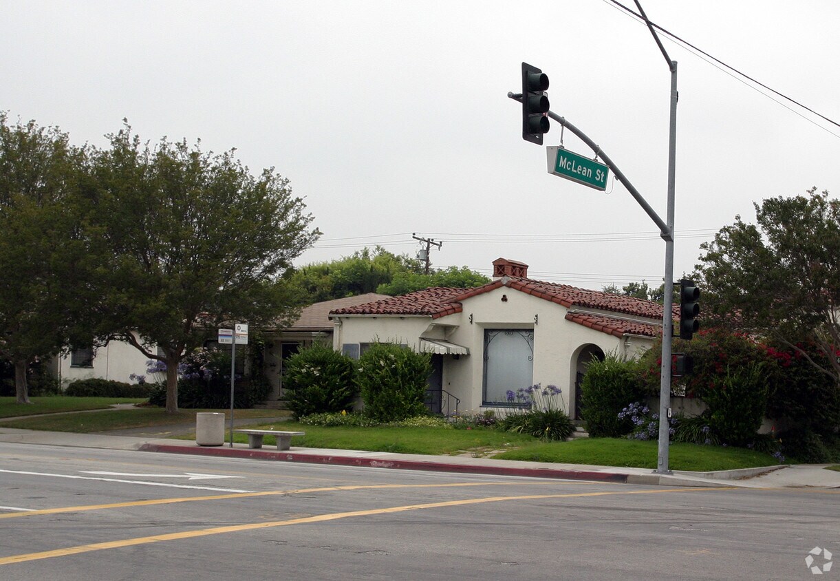 Foto del edificio - 800-810 N Garfield Ave