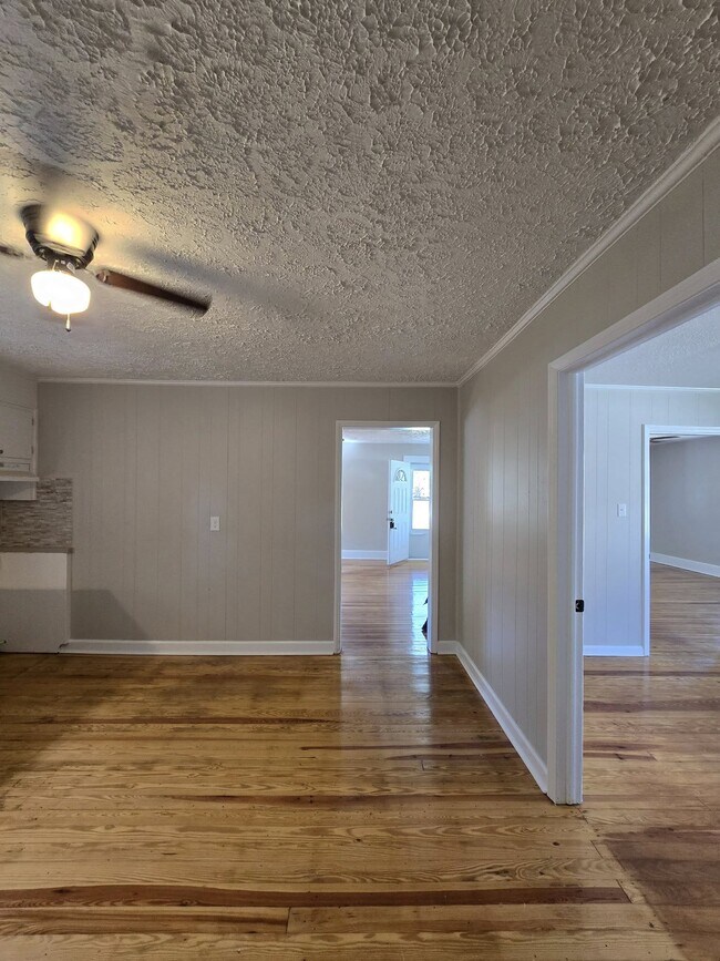 Foto del edificio - 880 Franklin Turnpike