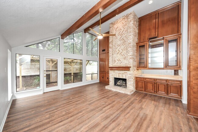 Foto del edificio - 1023 Oyster Bay Dr